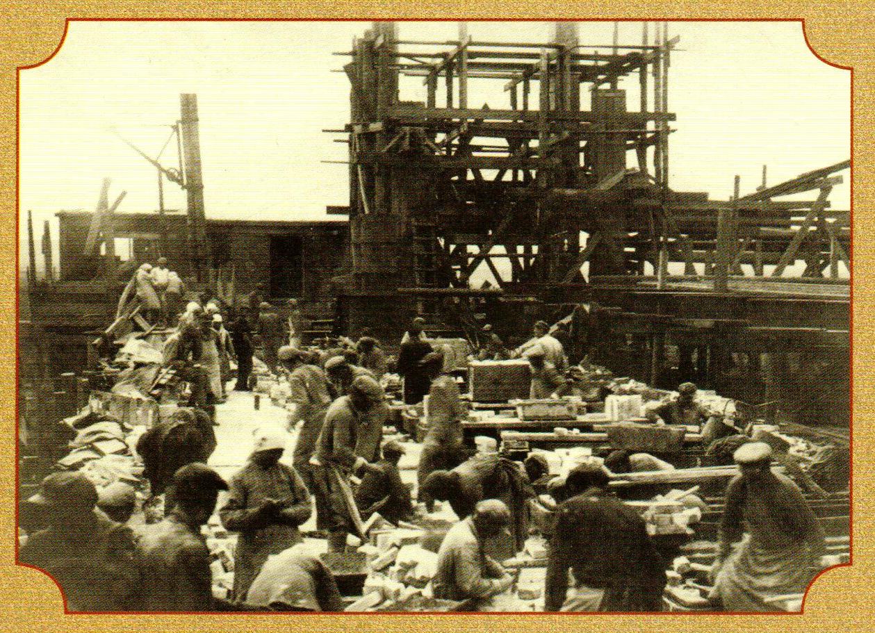 Работа каменьщиков. Азотно-туковый завод. Кемерово. 1936 год.